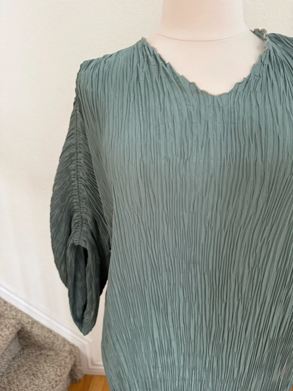 Signed, hand colored & pleated sage green top/shirt. - Picture 9 of 16